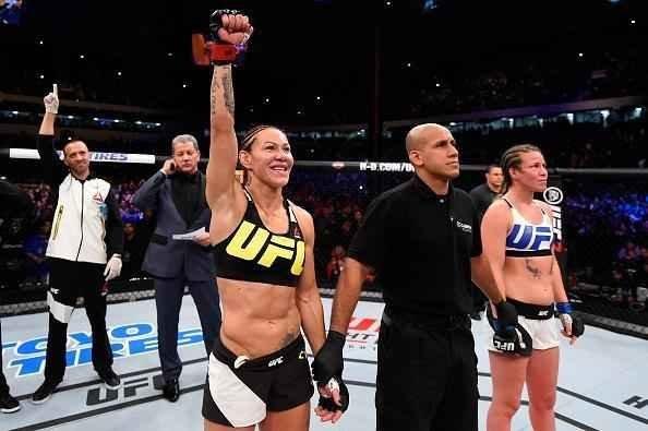 Fotos da vitória de Cris Cyborg em sua estreia no UFC