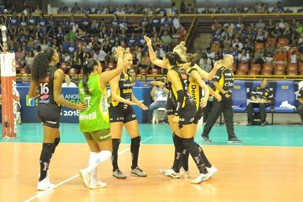 Minas x Praia: veja fotos da primeira partida da final