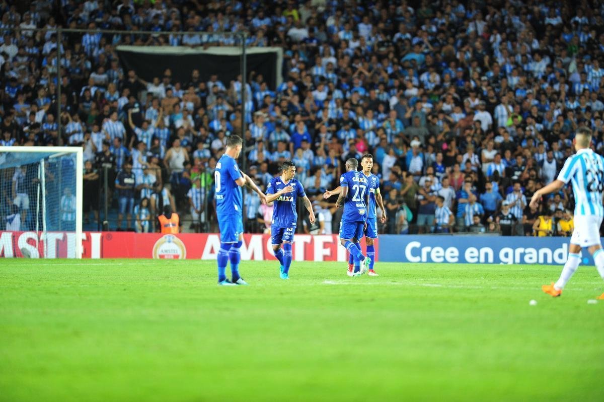 No segundo tempo, Lautaro Martnez marcou o terceiro dele no jogo, Robinho fez de falta para o Cruzeiro e Solari deu nmeros finais ao placar: Racing 4 x 2 Cruzeiro