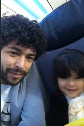 No embarque para Orlando-EUA com a família, Luan teve problema com o passaporte da filha e teve que ficar mais uns dias no Brasil. Depois de tudo resolvido, ele seguiu para os Estados Unidos, onde se encontrou com a esposa. Os primeiros dias de férias serão na Disney