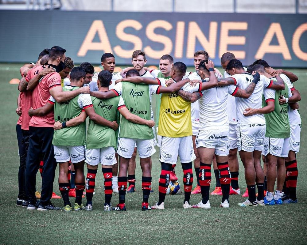 Vitria - 5 lugar do Campeonato Baiano (9 jogos, 2 vitrias, 5 empates e 2 derrotas - 40,74% de aproveitamento)