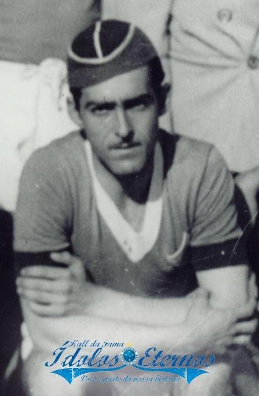 2 Alcides - 22 gols (1931 a 1948)