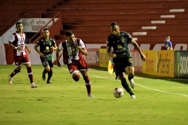 Náutico e América se enfrentaram no estádio dos Aflitos