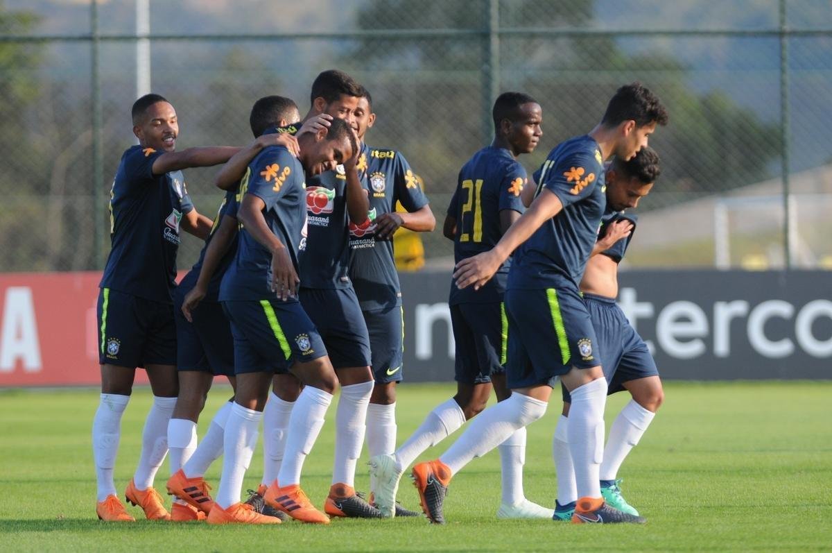 Atltico colocou alguns reforos em campo e derrotou a Seleo Brasileira Sub-20 por 5 a 3 com gols de Ricardo Oliveira (2), Denlson, Terans e Erik. Jhonny Lucas, Alerrandro e Alan descontaram.