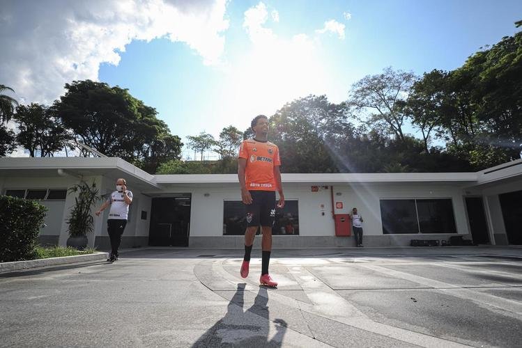 Com Guilherme Arana de volta, Cuca comanda atividade na Cidade do Galo