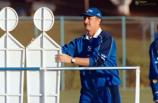Imagens da Toca da Raposa I em 2000, ano da chegada do técnico Luiz Felipe Scolari