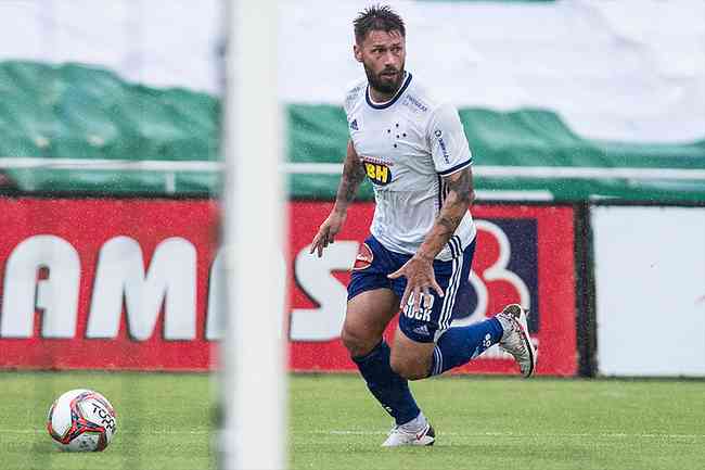 Sobis foi um dos poucos destaques do Cruzeiro na temporada passada