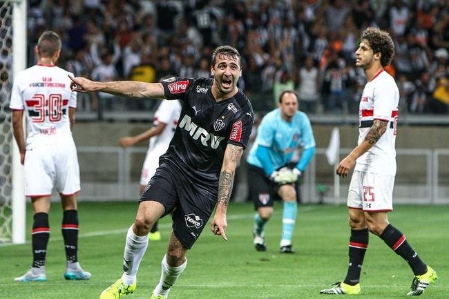 2� Lucas Pratto (foto) e Savarino - 12 gols