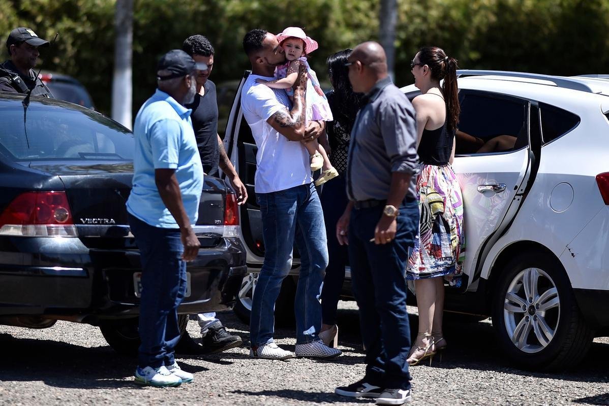 Goleiro Bruno foi apresentado neste sbado pelo Poos de Caldas