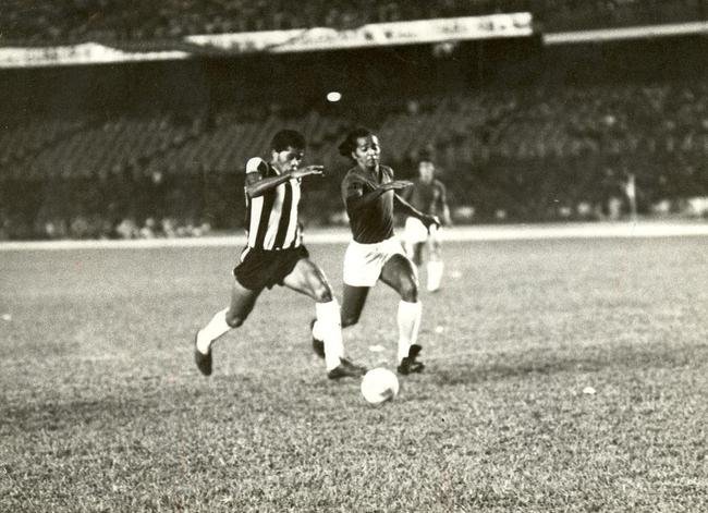 Dad Maravilha, ex-atacante do Atltico, aposta que o Galo vencer a Raposa por 2 a 1. ''Ser um jogo muito difcil. Claro que o Atltico est na frente do Cruzeiro,  uma equipe mais homognea, mas o clssico est acima do favoritismo. Acredito que os dois goleiros sero os melhores em campo''. O ex-jogador defendeu o Atltico entre 1968 e 1979, fez 290 partidas e marcou 211 gols.