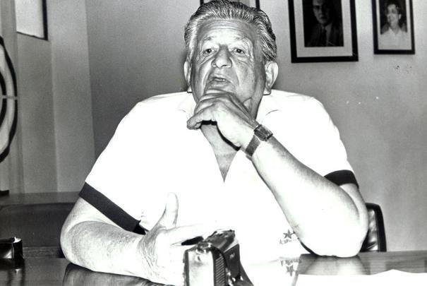 Fotos da carreira do polmico tcnico Yustrich, o Homo