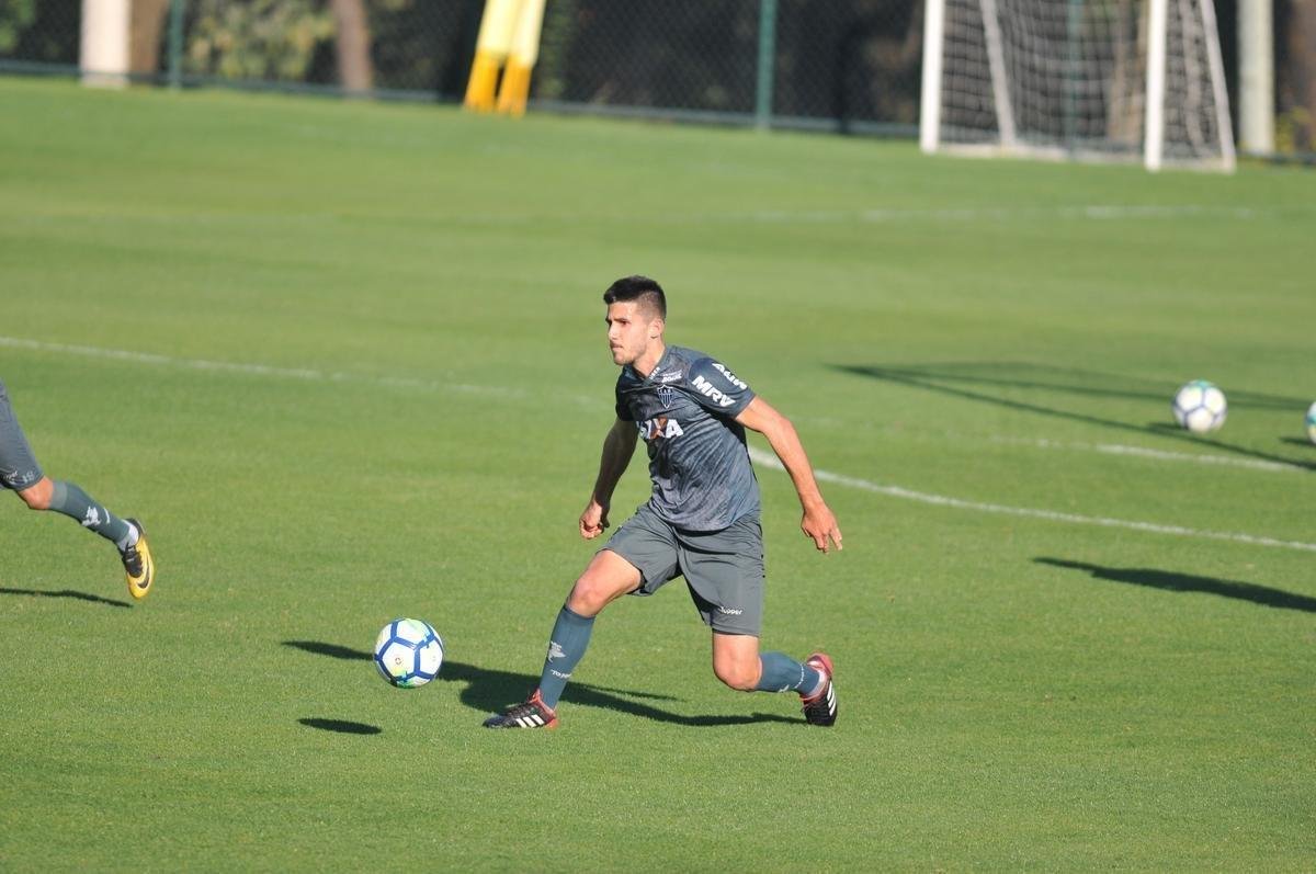 Zagueiro uruguaio Martn Rea treinou pela primeira vez com o elenco do Atltico na Cidade do Galo, j visando ao duelo de domingo, contra o Botafogo, no Rio, pelo Campeonato Brasileiro