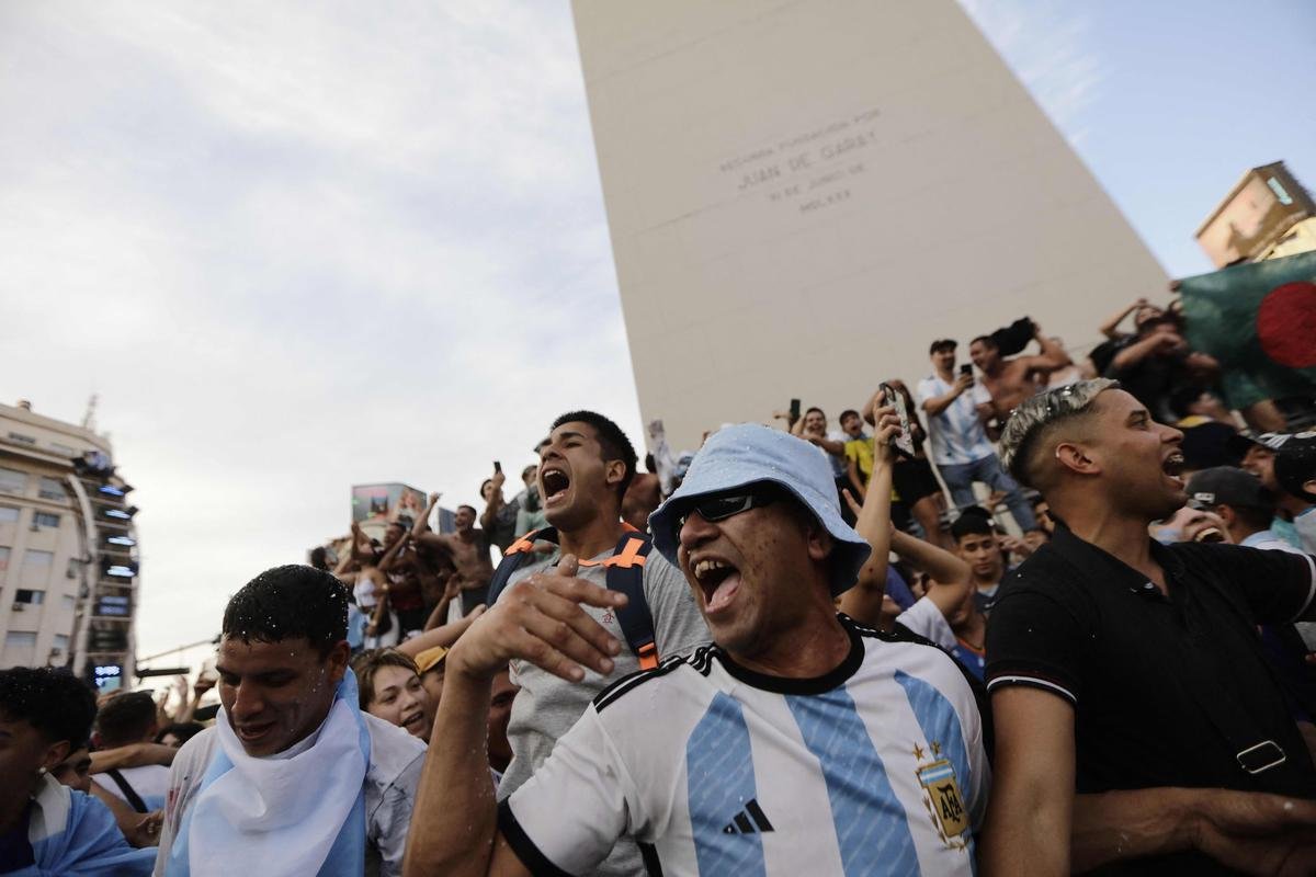 Classificao para a final do Mundial levou uma multido s ruas de Buenos Aires para festejar