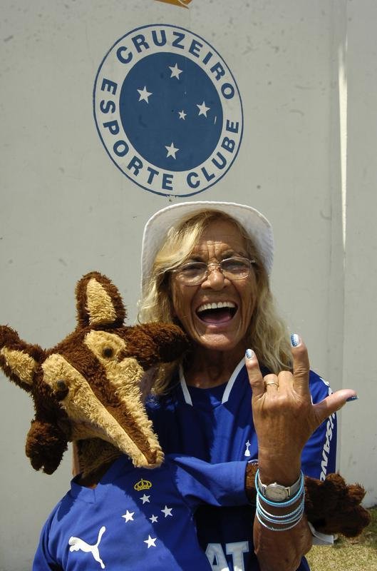 Salom, torcedora icnica do Cruzeiro, morreu nesta tera-feira
