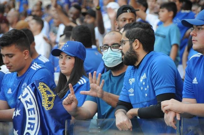 Fotos da torcida do Cruzeiro, no Mineiro, na partida contra a Ponte Preta pela 13 rodada da Srie B do Campeonato Brasileiro. Mineiro recebeu grande pblico mais uma vez