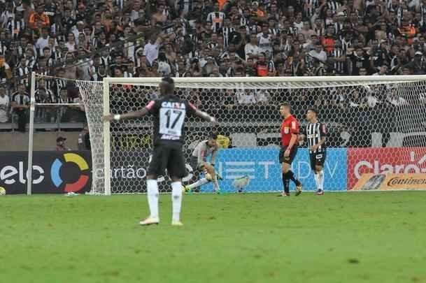 Everton marcou o terceiro gol do Grmio no Mineiro e fechou vitria por 3 a 1 na deciso da Copa do Brasil