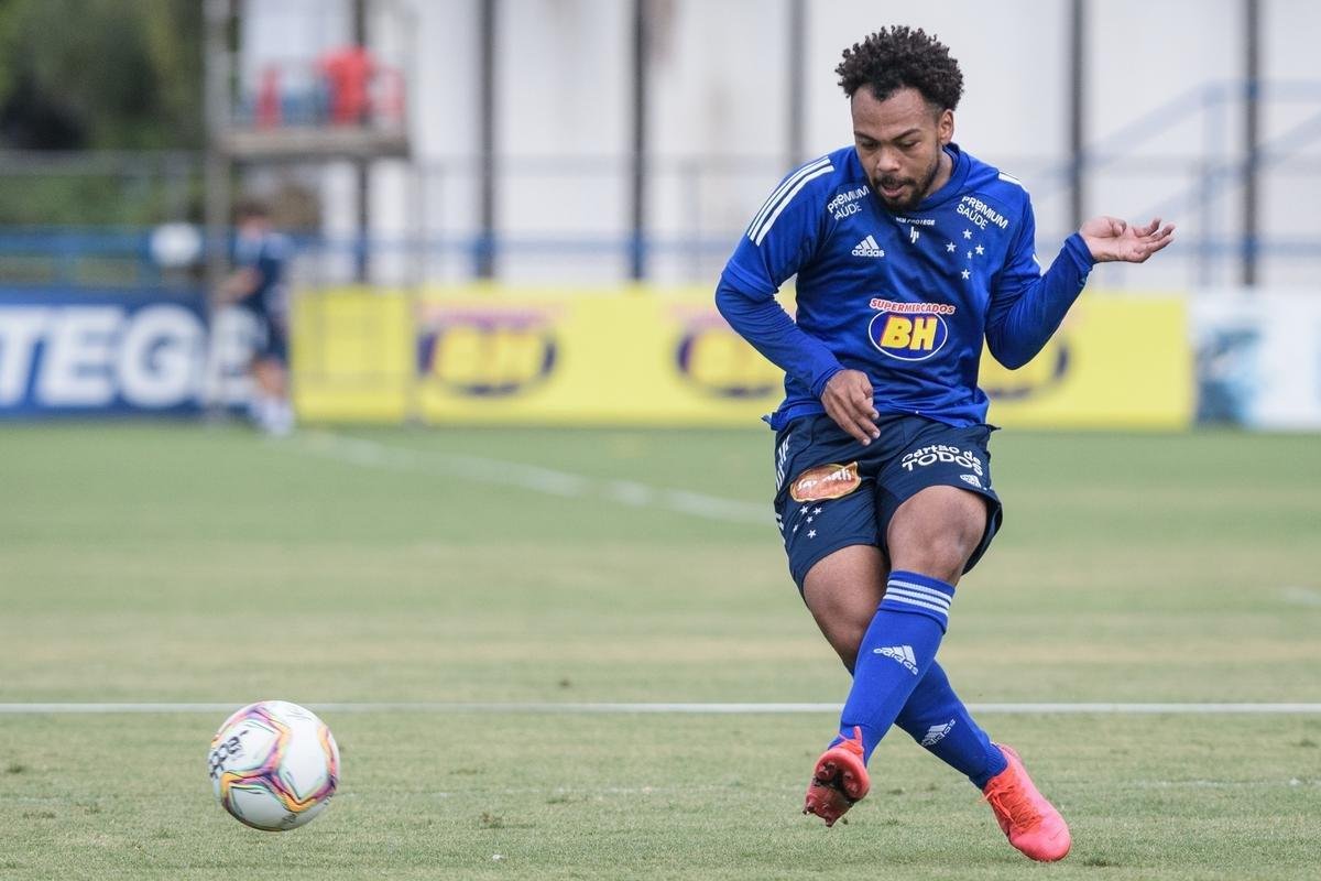 Pouco aproveitado desde que foi contratado, Claudinho tambm  opo de Luiz Felipe Scolari para substituir Jadsom