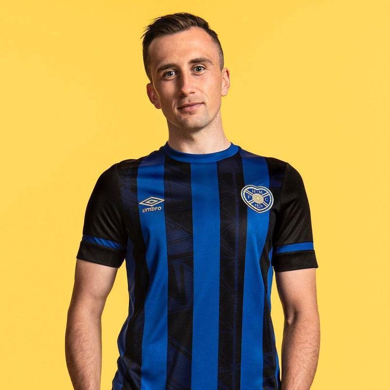 O segundo uniforme do Hearts, da Esccia, foi elogiado pelo pblico do futebol, fazendo a camisa ser eleita a oitava (8) mais bonita de 2021