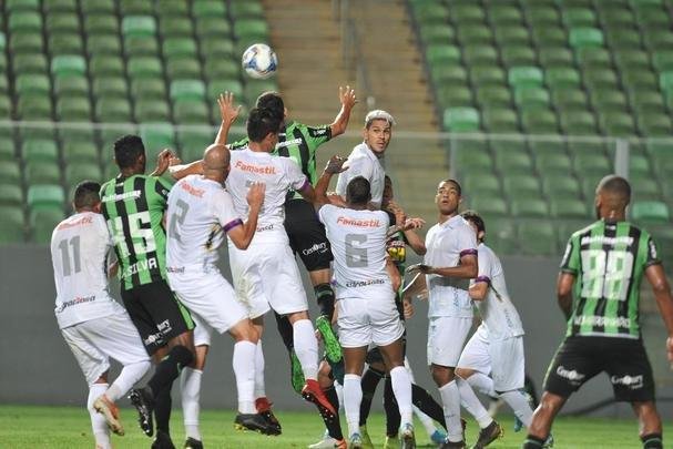 Amrica e Paran Clube se enfrentam pela 33 rodada da Srie B, no Horto