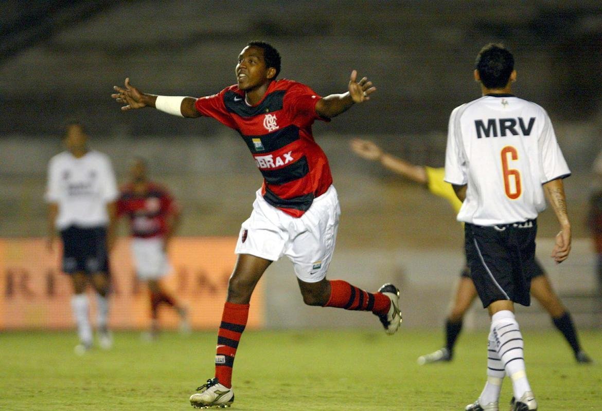 2006 - Nas quartas de final de 2006, o Atltico foi eliminado pelo Flamengo. No Maracan, o Galo perdeu por 4 a 1. No Mineiro, empate por 0 a 0.