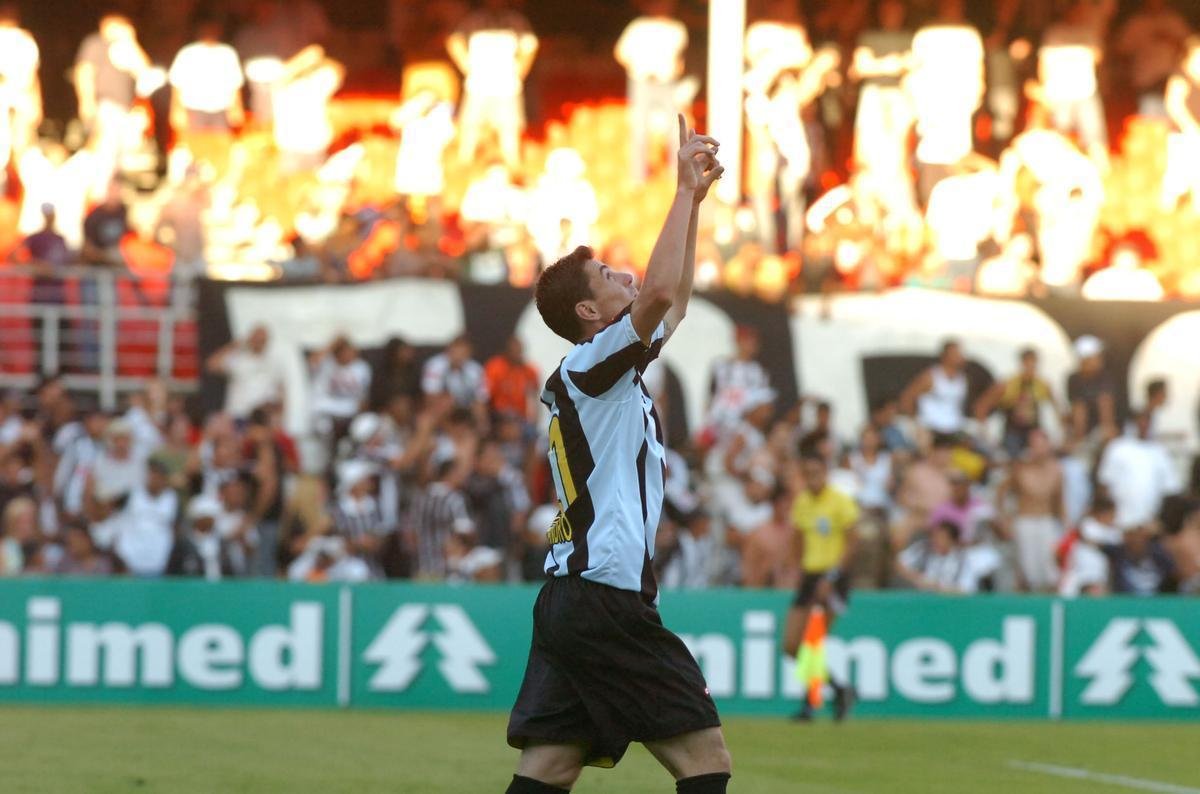 53 - Alessandro - 2009 - 21 jogos / 3 gols - 0,14 por jogo