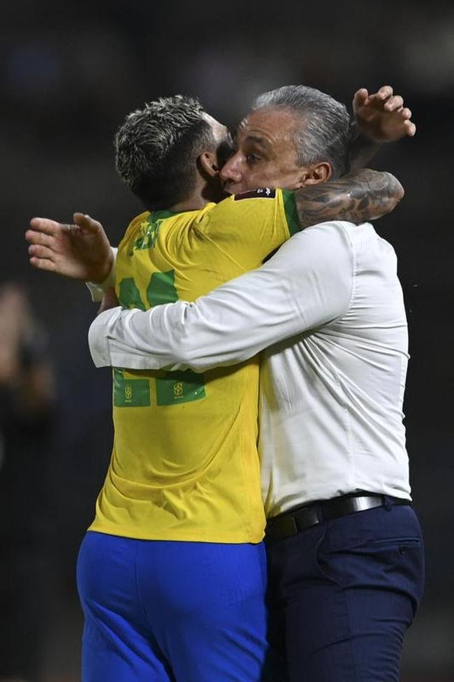 Em Caracas, Seleo Brasileira bateu a Venezuela de virada e manteve os 100%