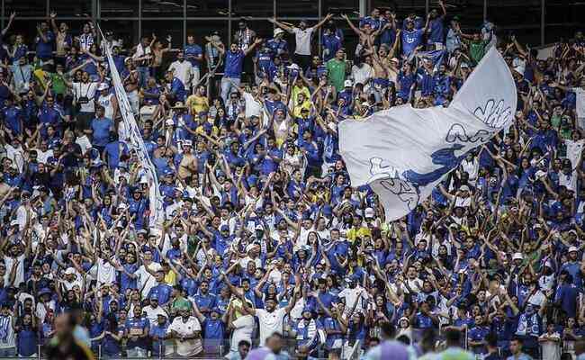 Torcedores do Cruzeiro durante partida no Mineiro