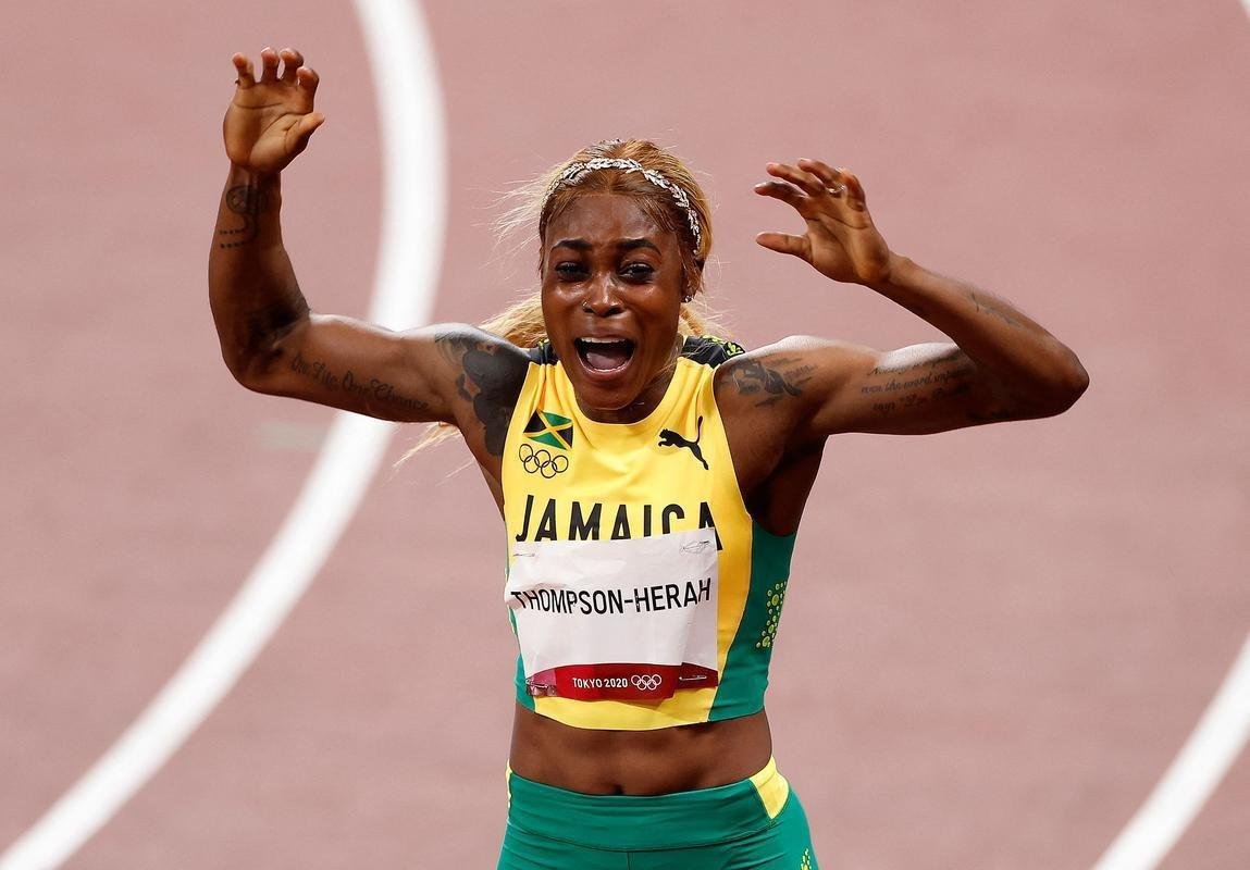 Fotos espetaculares da vitria da jamaicana Elaine Thompson-Herah nos 100m rasos dos Jogos Olmpicos de Tquio com o tempo de 10s61. A velocista quebrou o recorde olmpico e comandou o pdio jamaicano ao lado de Ann Fraser-Pryce, prata, e Shericka Jackson, bronze.