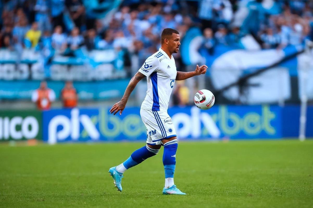 Fotos do jogo entre Grmio e Cruzeiro, na Arena, em Porto Alegre, pela 25 rodada da Srie B