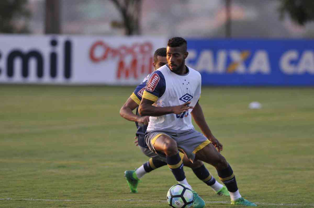 Lennon - o Cruzeiro ainda no definiu o clube de Lennon em 2018, mas certamente o emprestar para que ganhe ritmo de jogo. Tanto que a diretoria busca urgentemente um lateral-direito para disputar posio com Ezequiel.