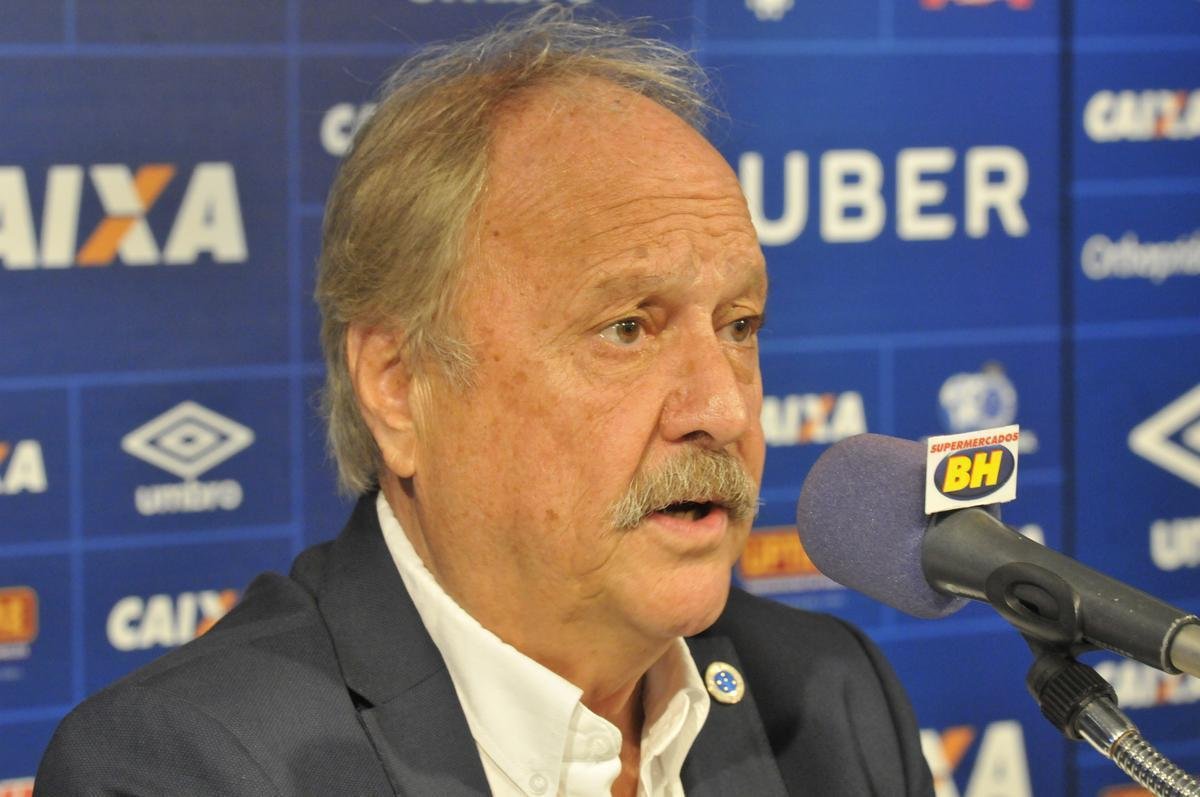 Meia argentino foi apresentado como novo reforo do Cruzeiro nesta quinta-feira (18 de janeiro)