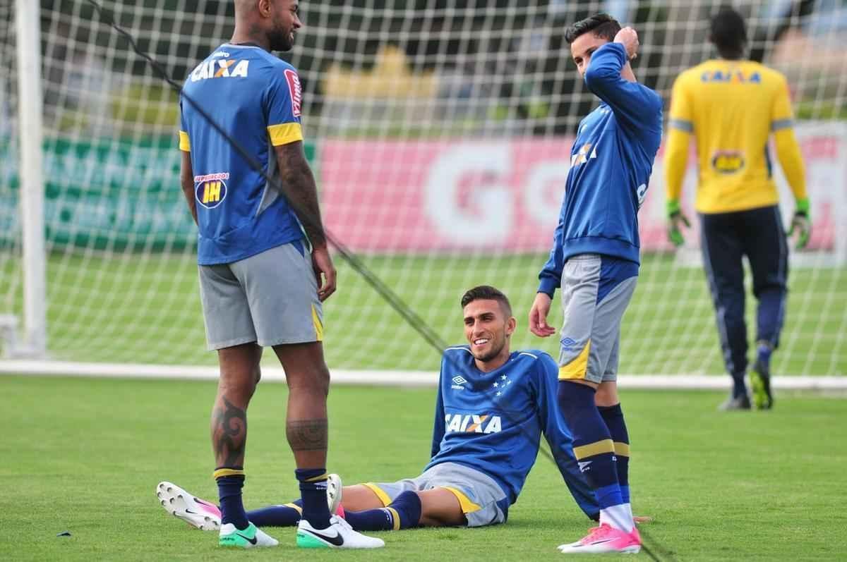 Rafael Marques treinou pela primeira vez na Toca da Raposa II como jogador do Cruzeiro: jogou futevlei, passou por batismo e depois trabalhou normalmente com bola