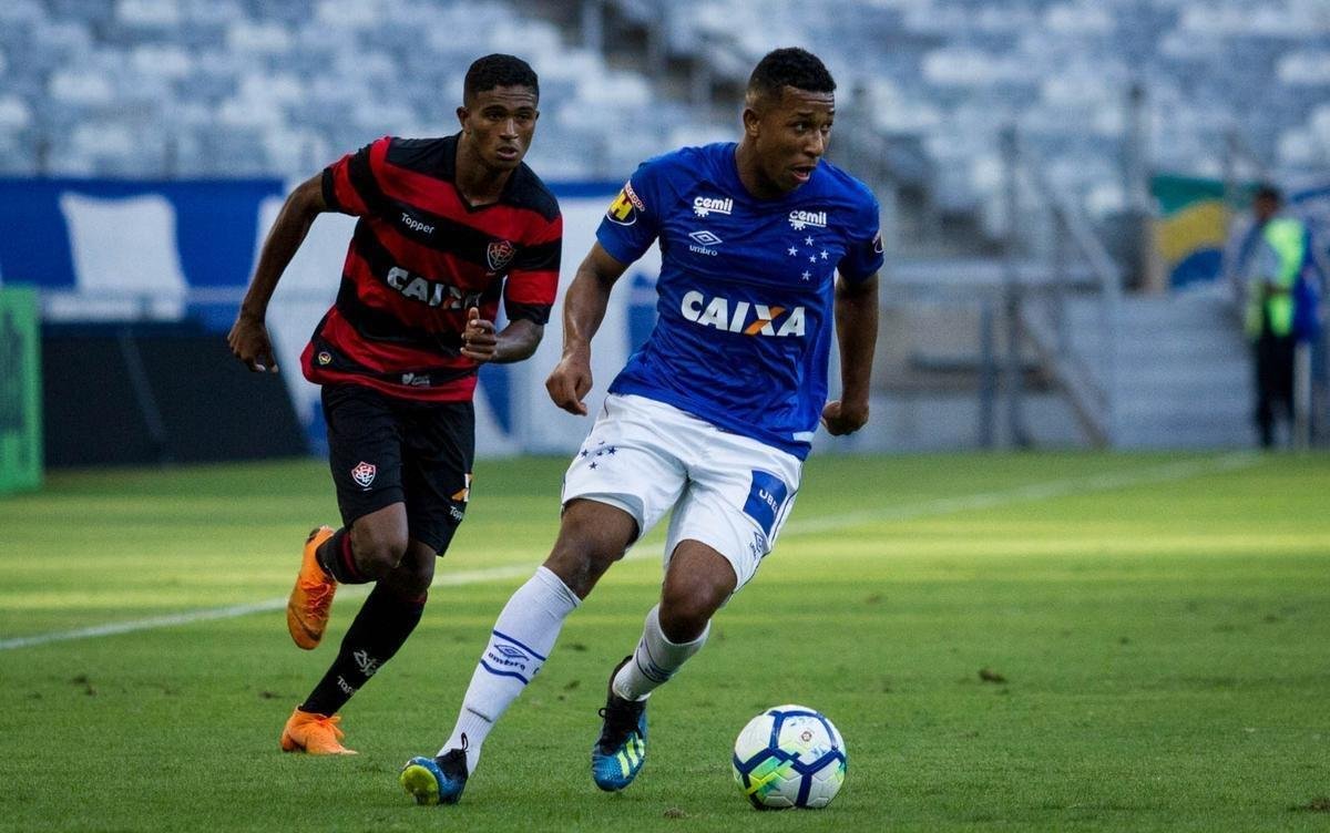 Pelo Brasileiro Sub-20, Cruzeiro derrotou Vitria por 1 a 0, no Mineiro, com gol de Ronaldo