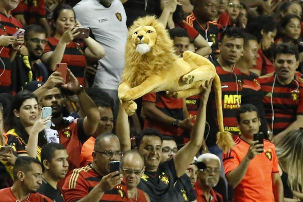 Foi sofrido, foi suado, mas o Sport voltou  Srie A. Depois de sair perdendo a partida diante da Ponte Preta, o Leo virou o jogo com dois gols de Guilherme, artilheiro da Segunda Diviso, com 17 gols e sacramentou o acesso na ltima partida em seu reduto no ano