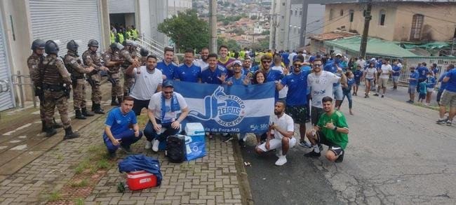 Torcida do Cruzeiro registra maior pblico do Campeonato Mineiro na partida contra o Villa Nova, no Independncia, pela oitava rodada. Ao todo, 19.616 pessoas compareceram no Horto.