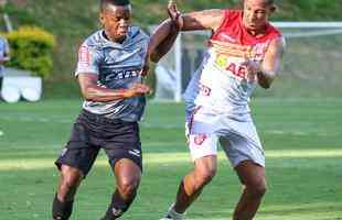 Com gols de Fred e Carlos Csar, Atltico vence jogo-treino contra Guarani de Divinpolis, na Cidade do Galo, por 2 a 0