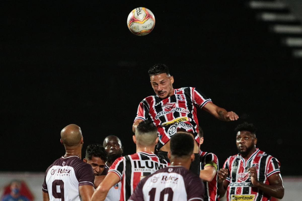 No Arruda, Jacuipense saiu na frente, com Railan. Mayco Félix, com dois gols, virou para o Santa. Os dois gols de Dinei, viraram novamente o placar, mas, nos minutos finais, Toty empatou para o Tricolor.