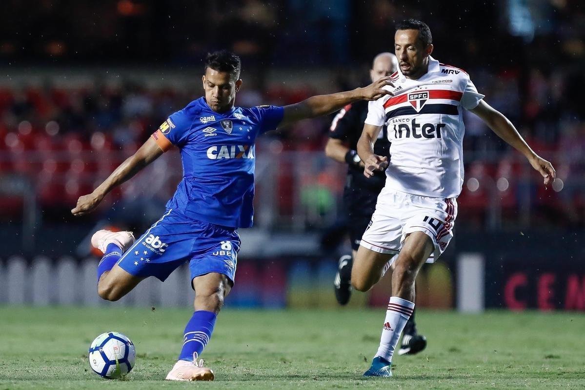 Henrique voltou ao time do Cruzeiro diante do So Paulo, no Morumbi