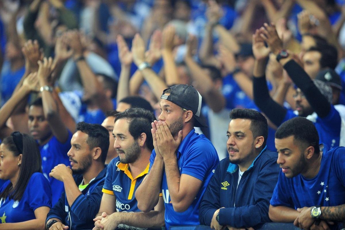 Fotos da torcida cruzeirense, no Mineiro, na partida contra o Inter, pela semifinal da Copa do Brasil