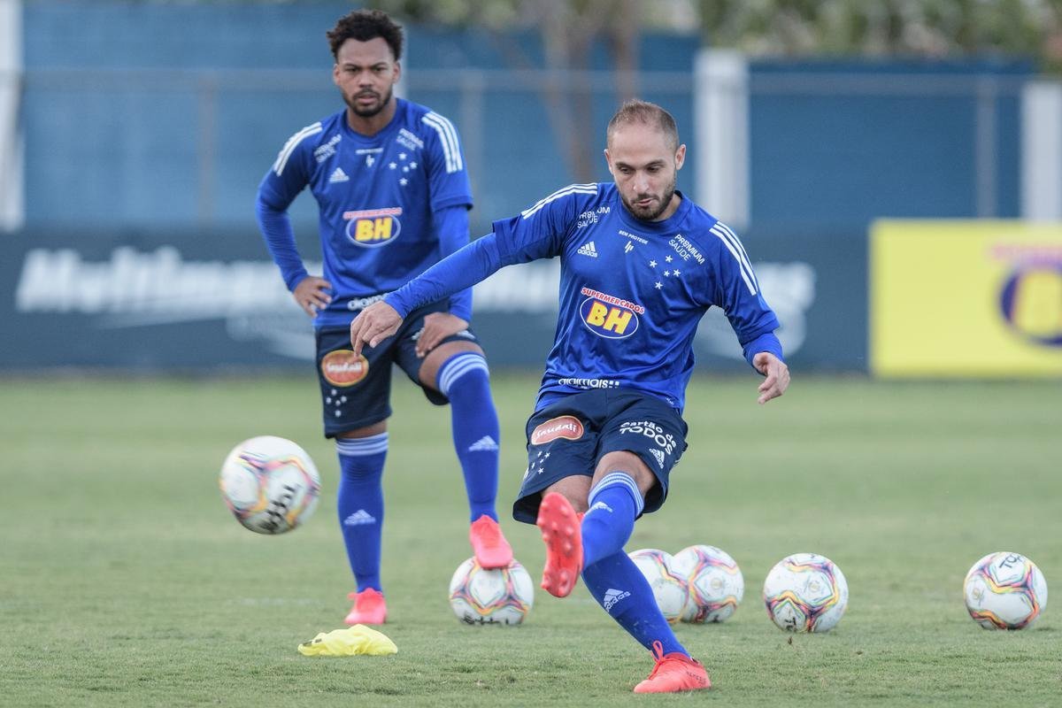 Imagens do treino do Cruzeiro neste domingo (8/11)