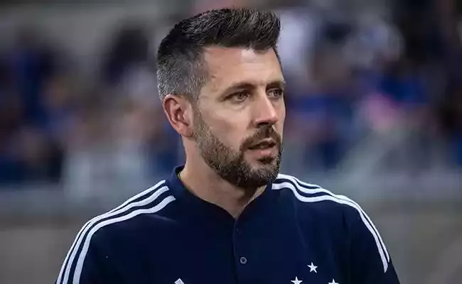 Paulo Pezzolano definiu escalação do Cruzeiro para jogo diante do Athletic