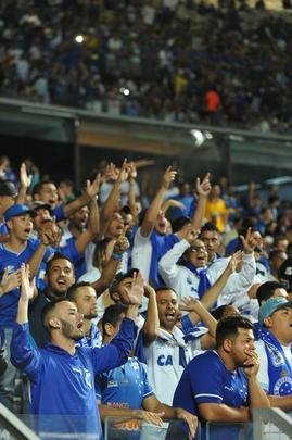Torcida do Cruzeiro lotou o Mineiro em duelo com o Grmio pela semifinal da Copa do Brasil
