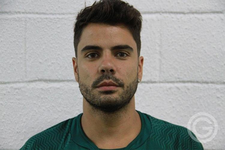 O Gois anunciou a contratao do atacante Henrique Almeida, que estava na Chapecoense