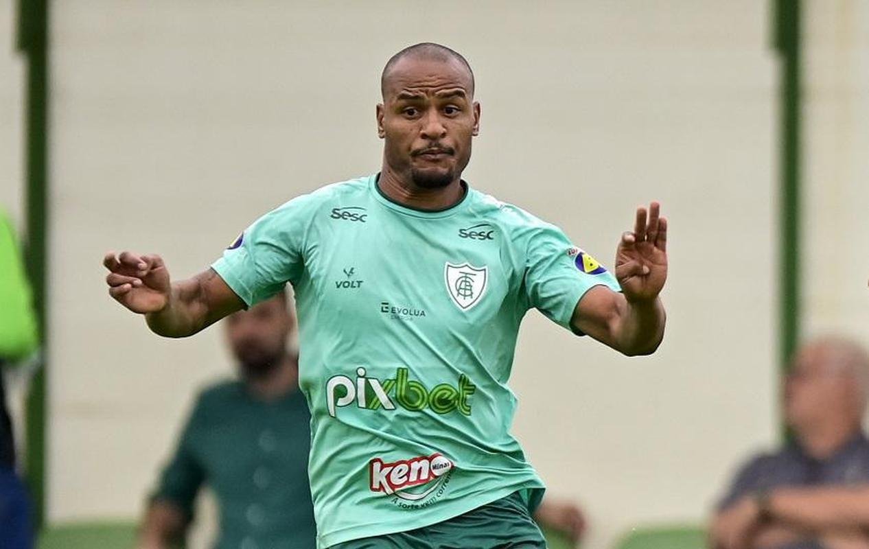 O lateral-direito Patric no teve o contrato renovado e deixa o Amrica aps duas temporadas