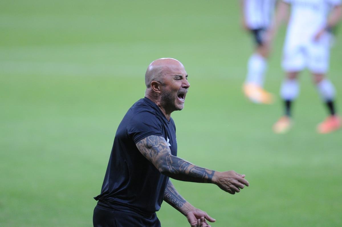 Sampaoli durante virada do Atltico sobre o Corinthians, com gols de Hyoran (2) e Nathan