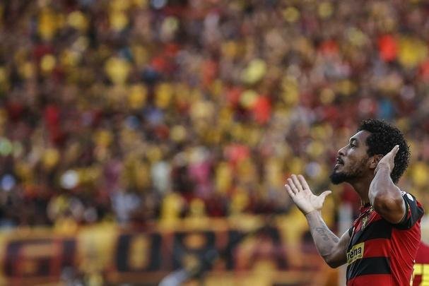 Contra o Salgueiro, dois gols e a confirmação da artilharia do Pernambucano