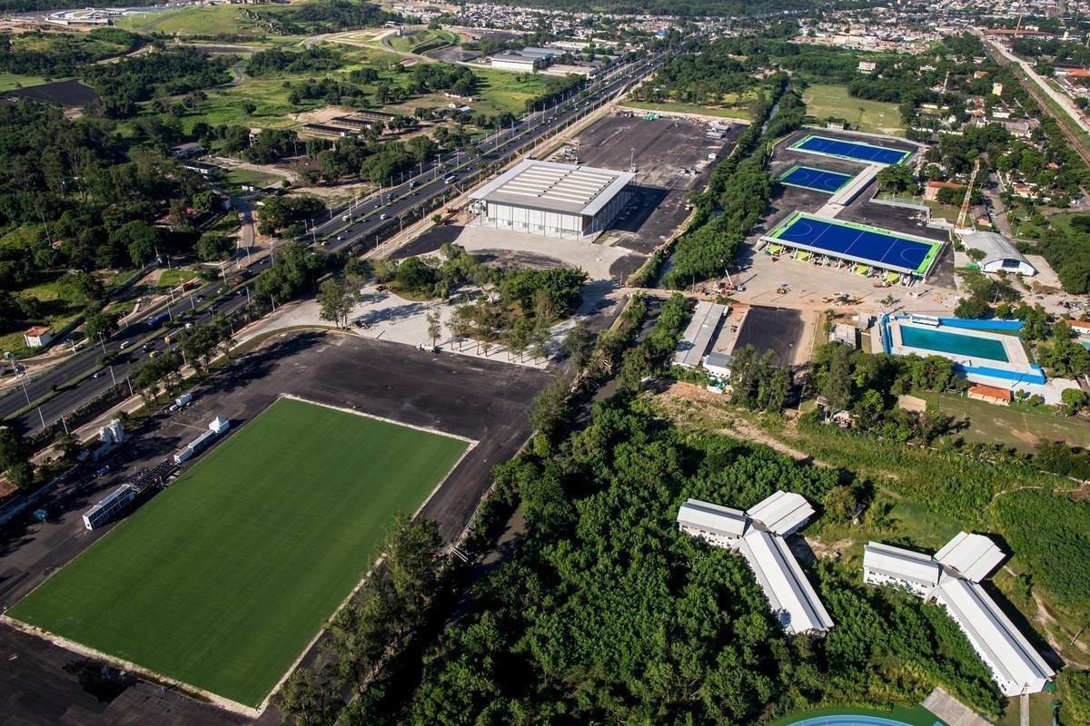 Estdio foi construdo sobre o campo de polo existente, ao lado da Arena de Deodoro e do Centro Aqutico