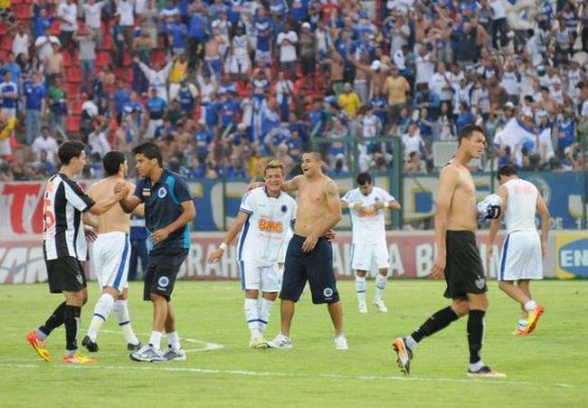 Atletas celestes vibraram com vitria e permanncia na Srie A