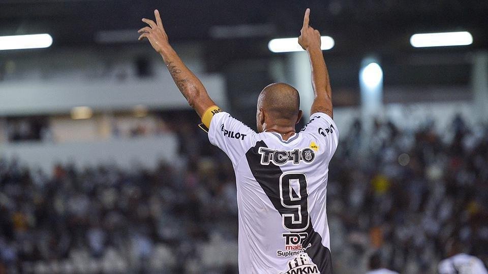 Ponte Preta - ganhou dois jogos e perdeu quatro no Campeonato Paulista. Na Copa do Brasil, venceu o Novo Hamburgo-RS por 2 a 1, pela primeira fase. A principal referncia do elenco  o atacante Roger, de 35 anos, que marcou 64 gols em 193 jogos com a camisa da Macaca. A formao da equipe  composta por Ivan; Apodi, Wellington Carvalho, Henrique Trevisan e Guilherme Lazaroni; Bruno Reis, Dawhan, Vincius Zanocelo e Felipe Saraiva; Bruno Rodrigues e Roger.
