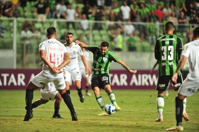 Fotos da reta final do primeiro tempo no Independncia